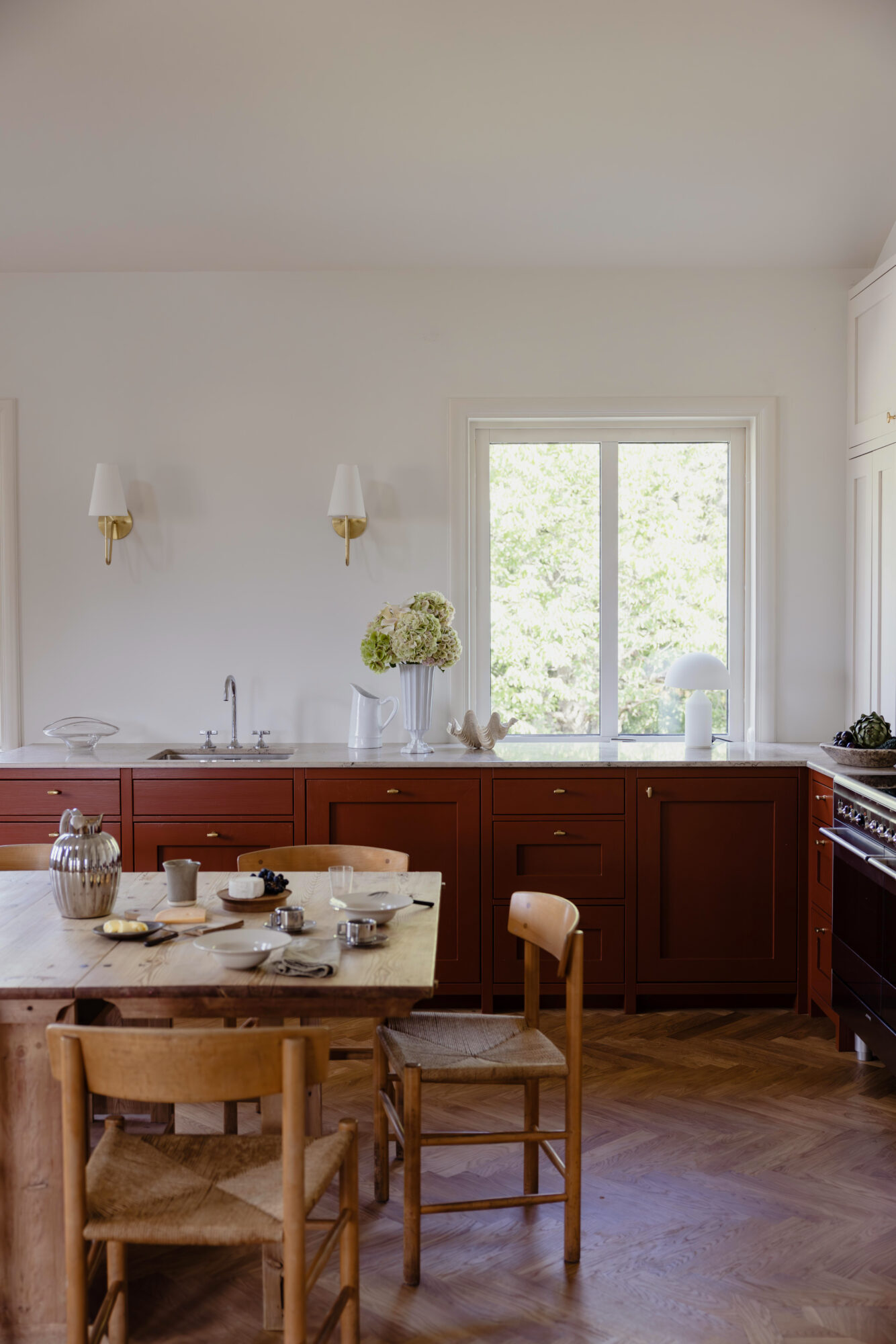 Kök i massivt trä med platsbyggd inredning